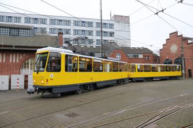 Wartung der Batterien am KT4Dt 7012