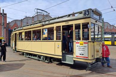 Abfahrbereit steht der gut besetzte Zug auf dem Btf. Köpenick
