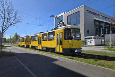 Der T6/B6-Zug während der Einsetzfahrt in der K.-Ziegler-Straße