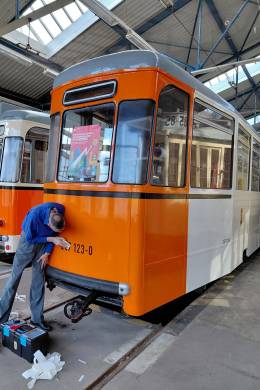 Anbringen der Wagennummern am 267123
