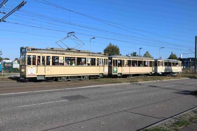 Der Dreiwagenzug am Landschaftspark Johannisthal